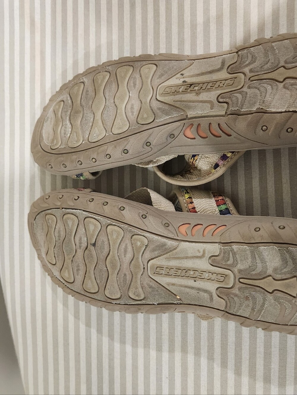 Skechers Women’s Cream Slide Sandals with Multicolor Trim - Picture 3 of 4